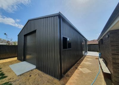 A bluescope shed being built